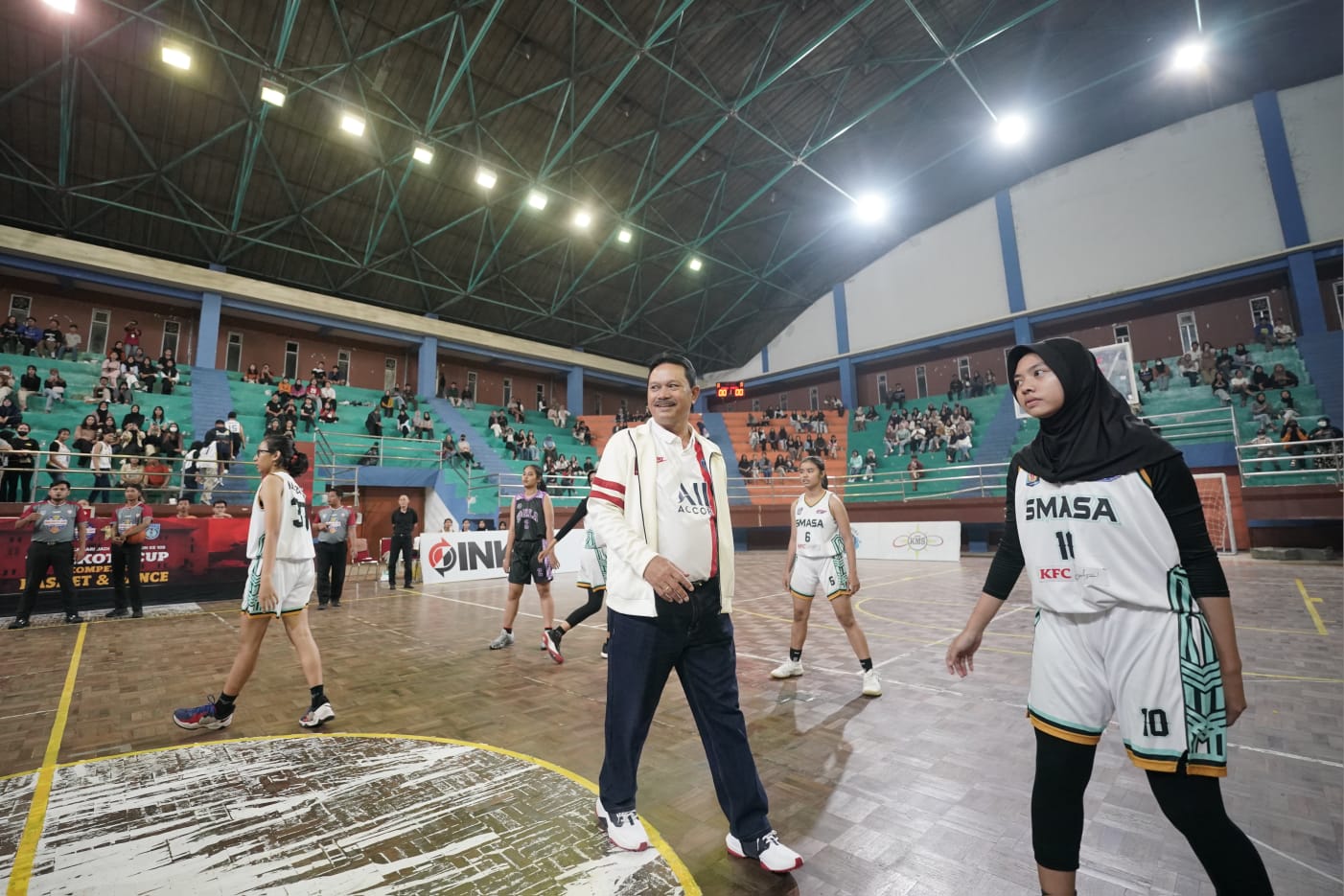 Foto 3 dari 9: Buka Turnament Bola Basket Walikota Cup, Wali Kota Maidi Harap Cetak Tim Berprestasi