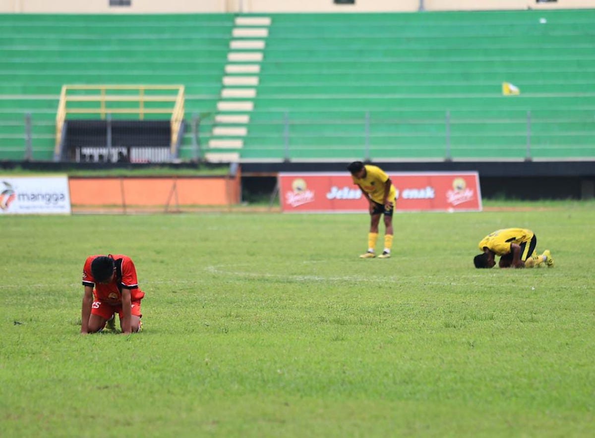Foto 1 dari 11: Derby Tensi Tinggi, PSM Tekuk Persinga 2-1
