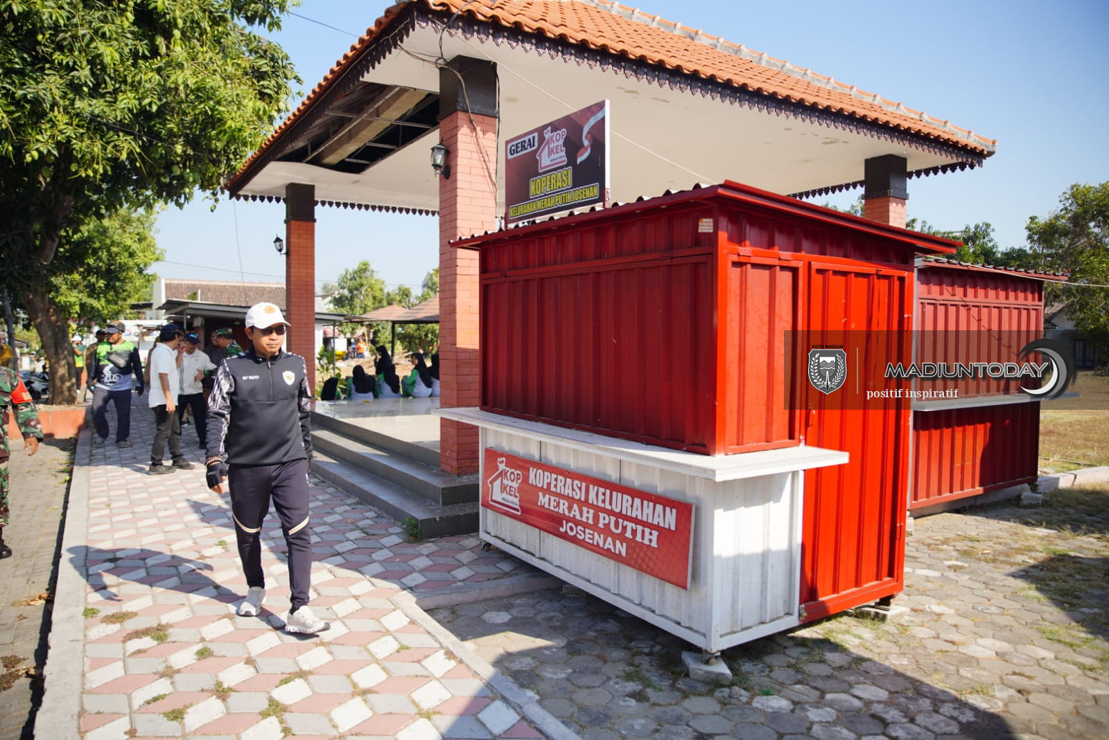 Foto utama berita: Gowes Cek Lokasi KKMP Josenan, Plt Wali Kota Juga Tinjau Pasar Tradisional