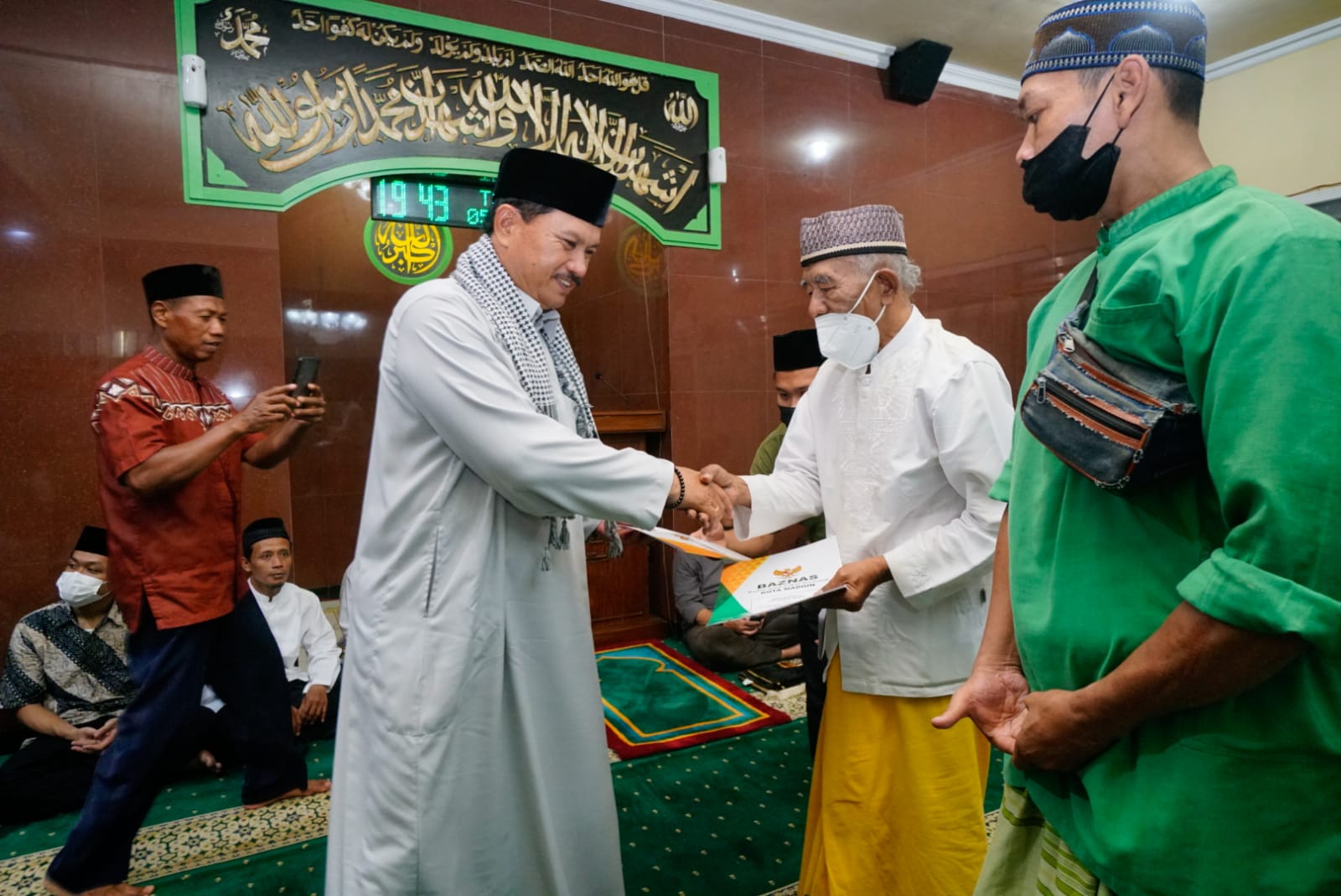 Foto 5 dari 16: Terus Berlanjut, Safari Ramadan Wali Kota Maidi Jadi Ajang Serap Aspirasi Hingga Sosialisasi Persiapan Idul Fitri