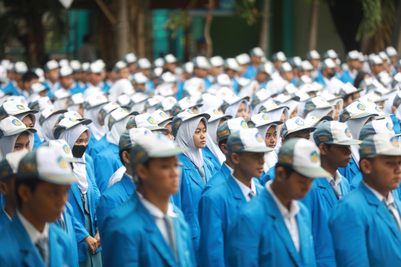 Foto 5 dari 13: Jadi Pembina Upacara di SMKN 3, Wali Kota: Kota Kita Kota Layak Anak, Mari Kita Jaga Bersama