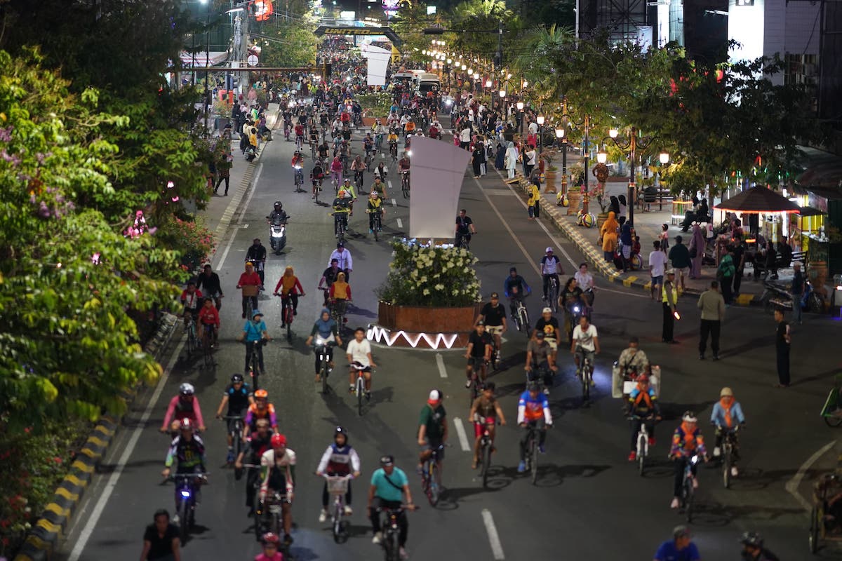 Foto 8 dari 23: Beragam Keseruan Gowes Malam, Wali Kota Apresiasi Antusiasme Masyarakat