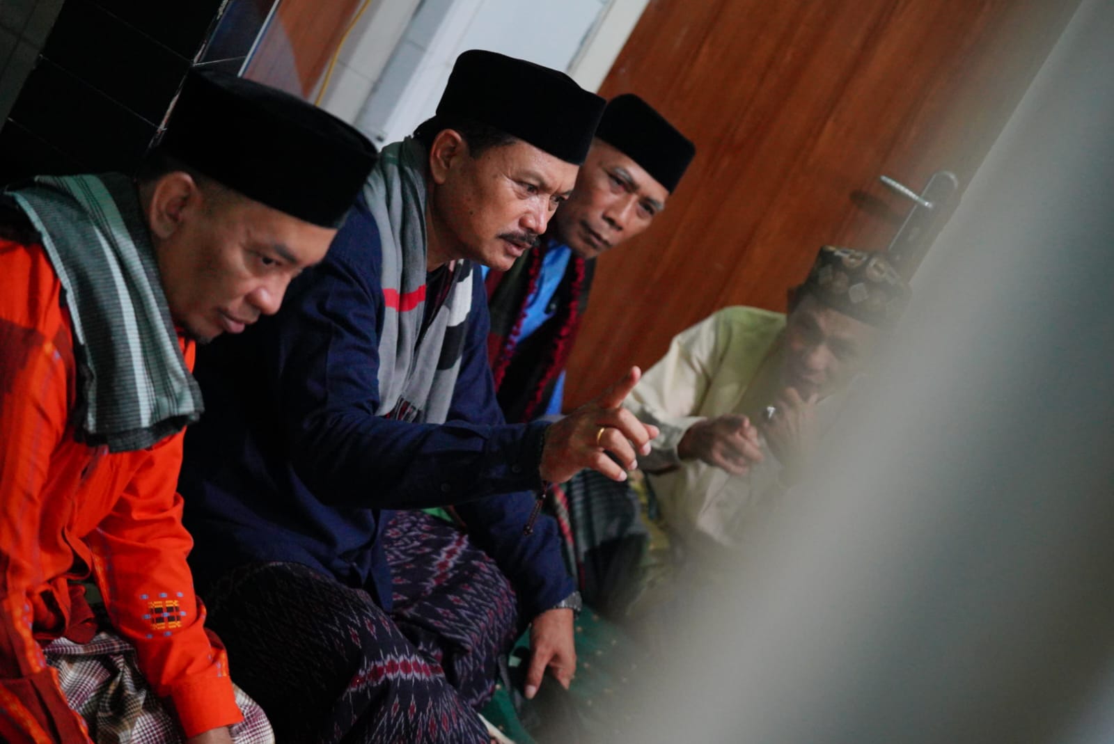 Foto 7 dari 10: Shalat Isya Bersama Warga, Wali Kota Sampaikan Capaian Kota Pendekar