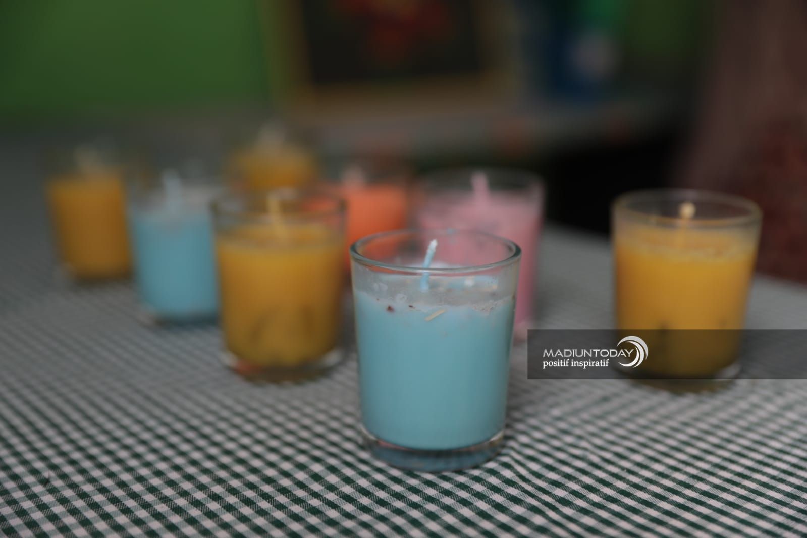 Foto 5 dari 8: Atasi Limbah Minyak Goreng, Bank Sampah Pesanggrahan Olah Jelantah Jadi Lilin Aromaterapi