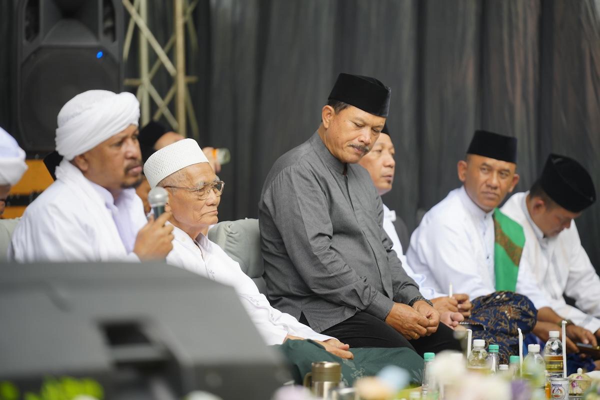 Foto 2 dari 9: Haul ke-30 KH Munirul Ikhwan dan Harlah ke-70 Pondok Pesantren Subulul Huda, Wali Kota Turut Hadir Dalam Peringatan