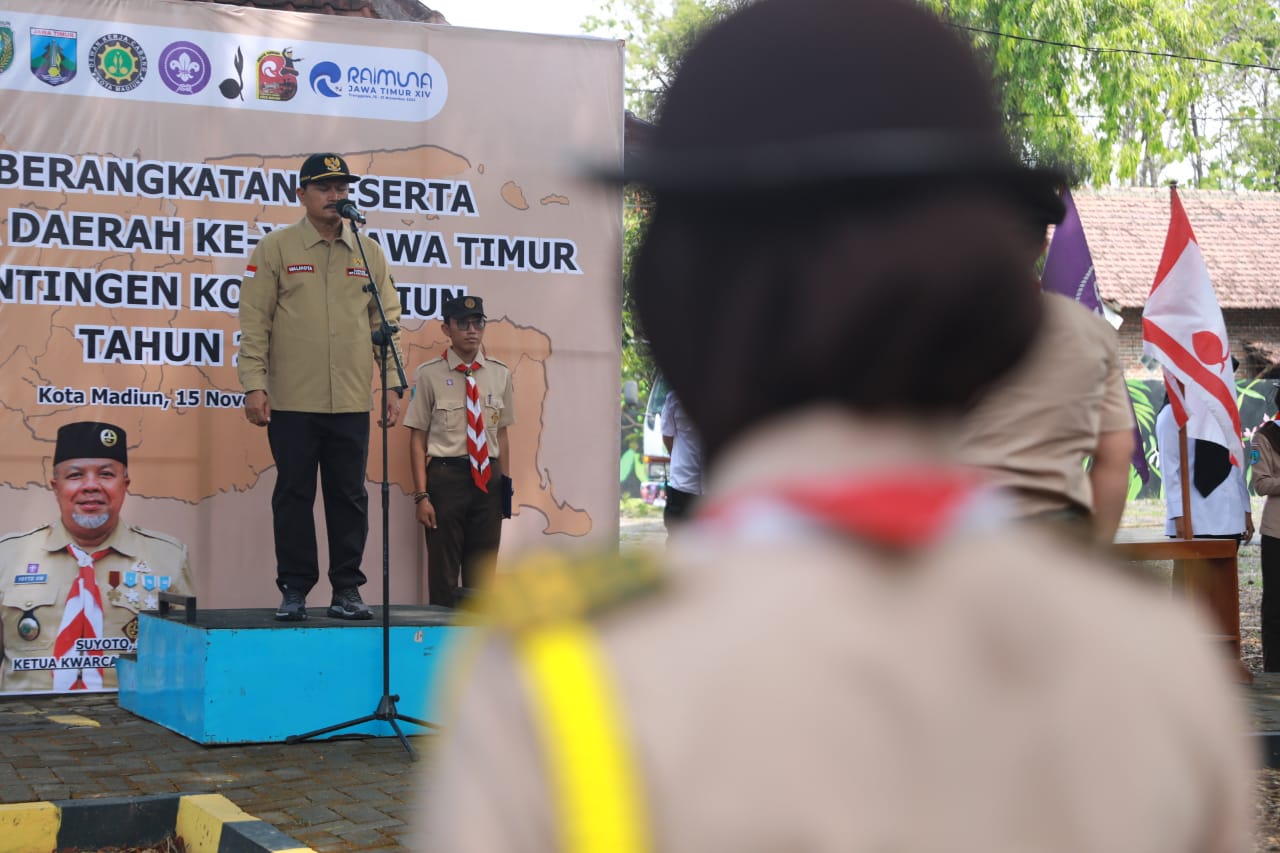 Foto 8 dari 10: Berangkatkan Peserta Raimuna Pramuka ke XIV Jatim, Wali Kota Pesan Jaga Nama Baik Kota