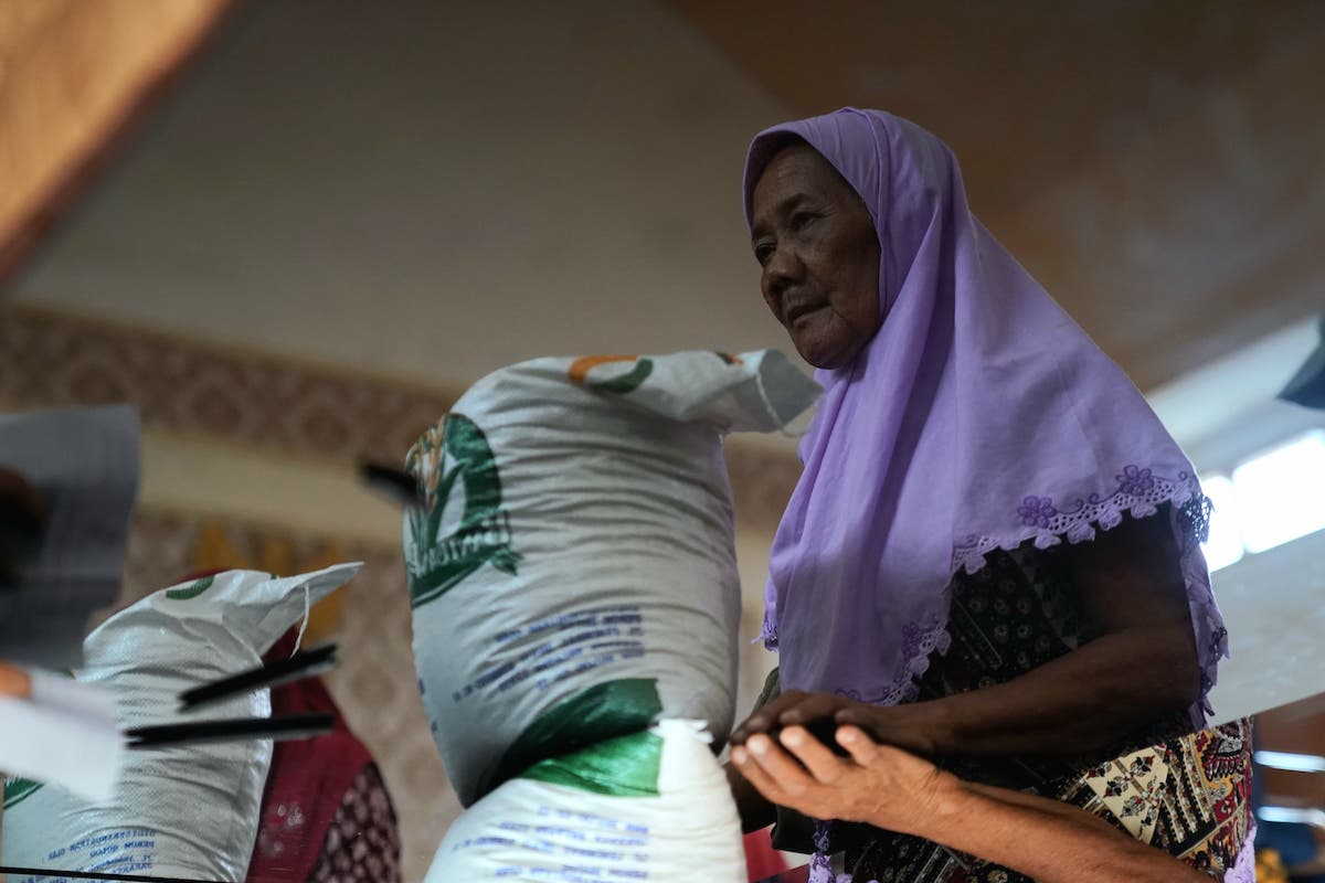 Foto 4 dari 9: Bantuan Pangan Beras Kembali Didistribusikan ke 9.841 KPM