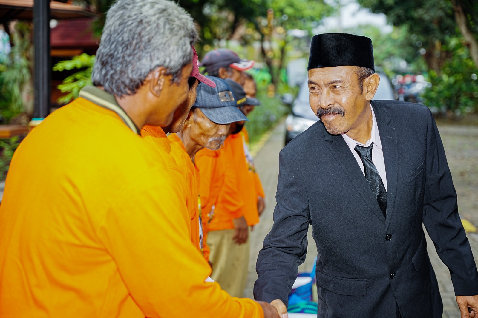 Foto 4 dari 10: Gelar Sarasehan Bersama Satgas Kebersihan, Wali Kota Beri Apresiasi Atas Kontribusi Jaga Keindahan Kota