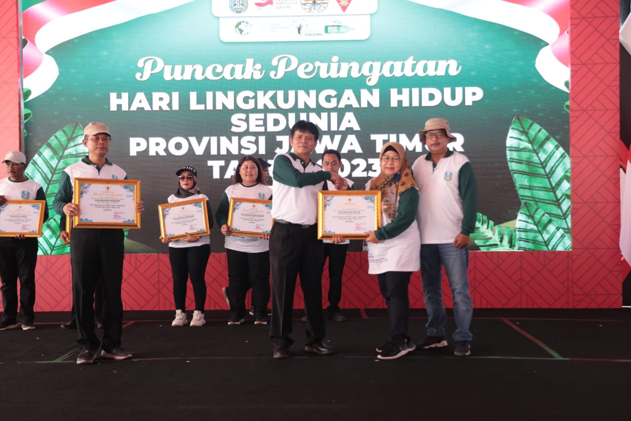 Foto 1 dari 10: Borong Penghargaan 11 Sekolah Raih Adiwiyata tingkat Provinsi, 4 Kelurahan Raih Kelurahan Berseri Tingkat Pratama