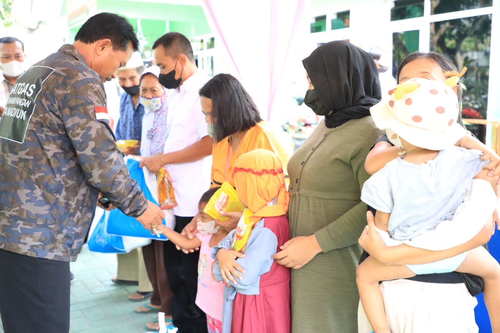 Foto 8 dari 9: Ajang Pencarian Bakat Kelurahan Manguharjo, Wali Kota: Suara, Penampilan, dan Attitude Harus Baik