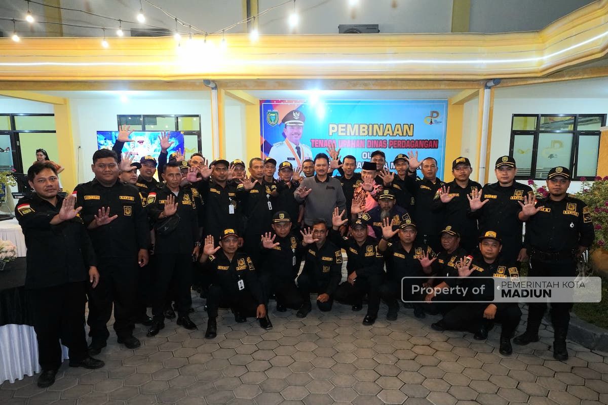 Foto 8 dari 9: Beri Pembinaan Pegawai Dinas Perdagangan, Wali Kota Harap Adanya Peningkatan Kualitas SDM