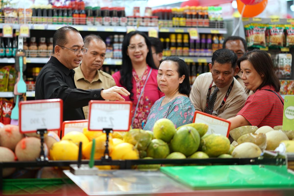 Foto 3 dari 19: Buka Gerai Pertamanya di Kota Pendekar, Superindo Nilai Madiun Punya Prospek Investasi Menarik