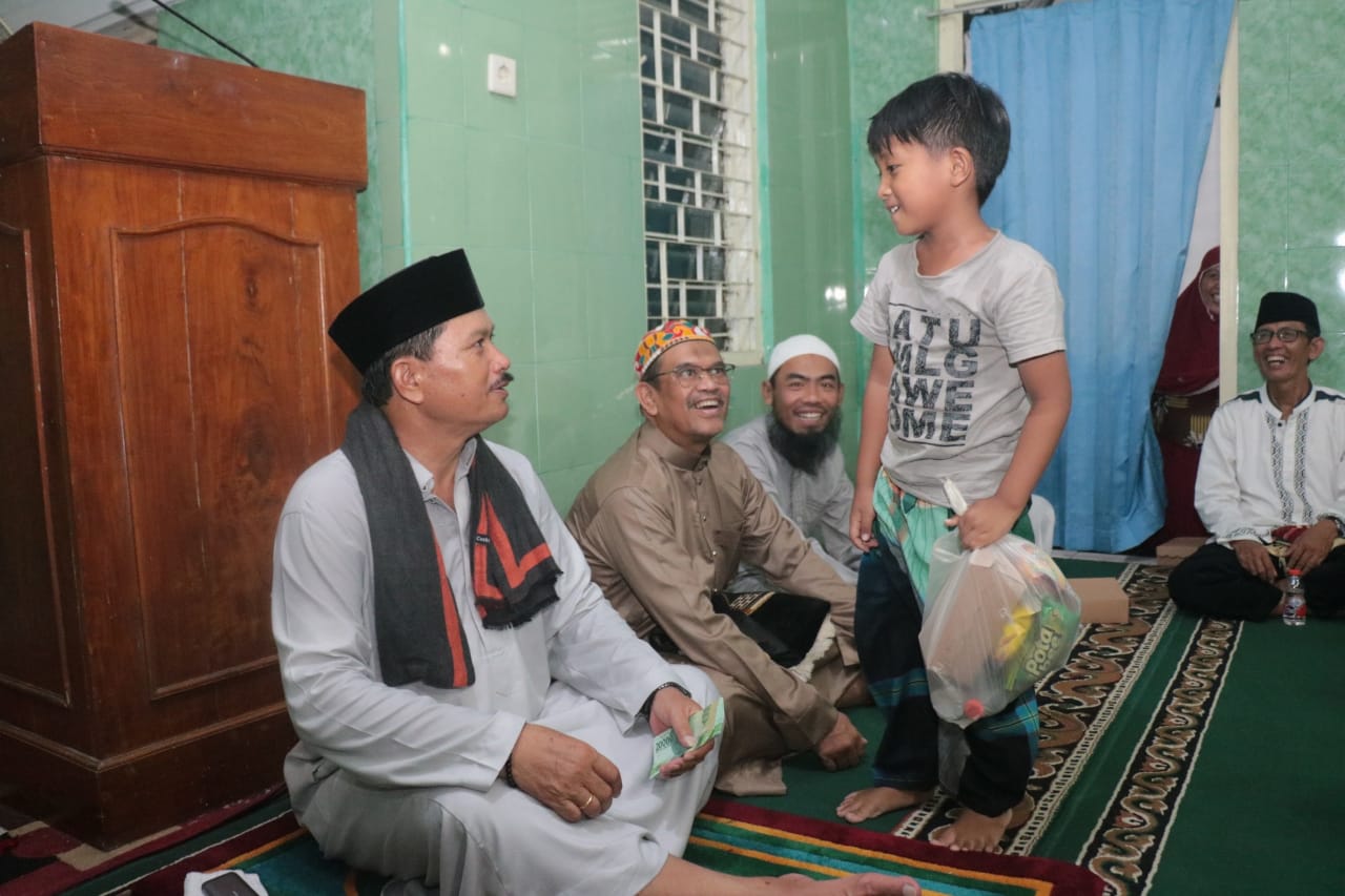 Foto 9 dari 9: Gelar Safari Ramadhan Di Masjid Al Huda, Wali Kota Sosialisasikan Kebijakan Pemkot Untuk Pembangunan Kota