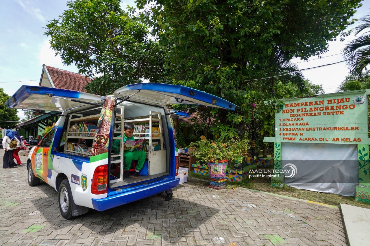 Foto 4 dari 9: Tingkatkan Minat Baca, Layanan Perpustakaan Keliling Sambangi SD