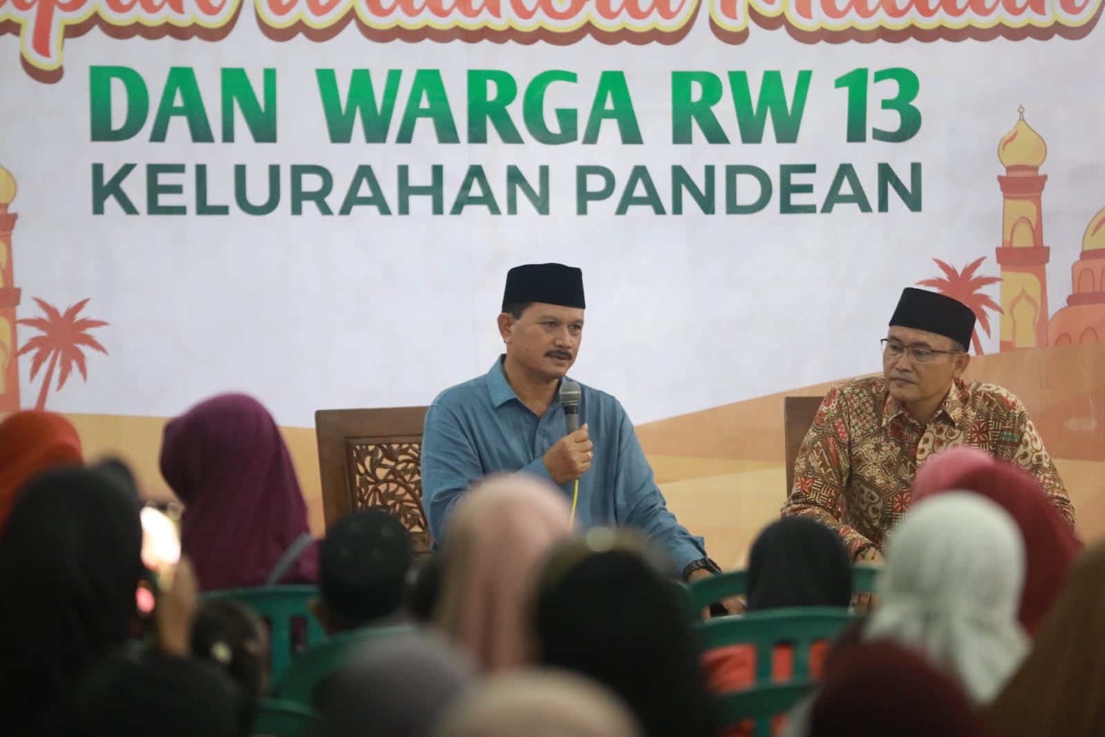Foto utama berita: Buka Puasa Bersama Di Fasum Punden Arum, Wali Kota Apresiasi Warga Ikut Jaga Ketertiban Kota