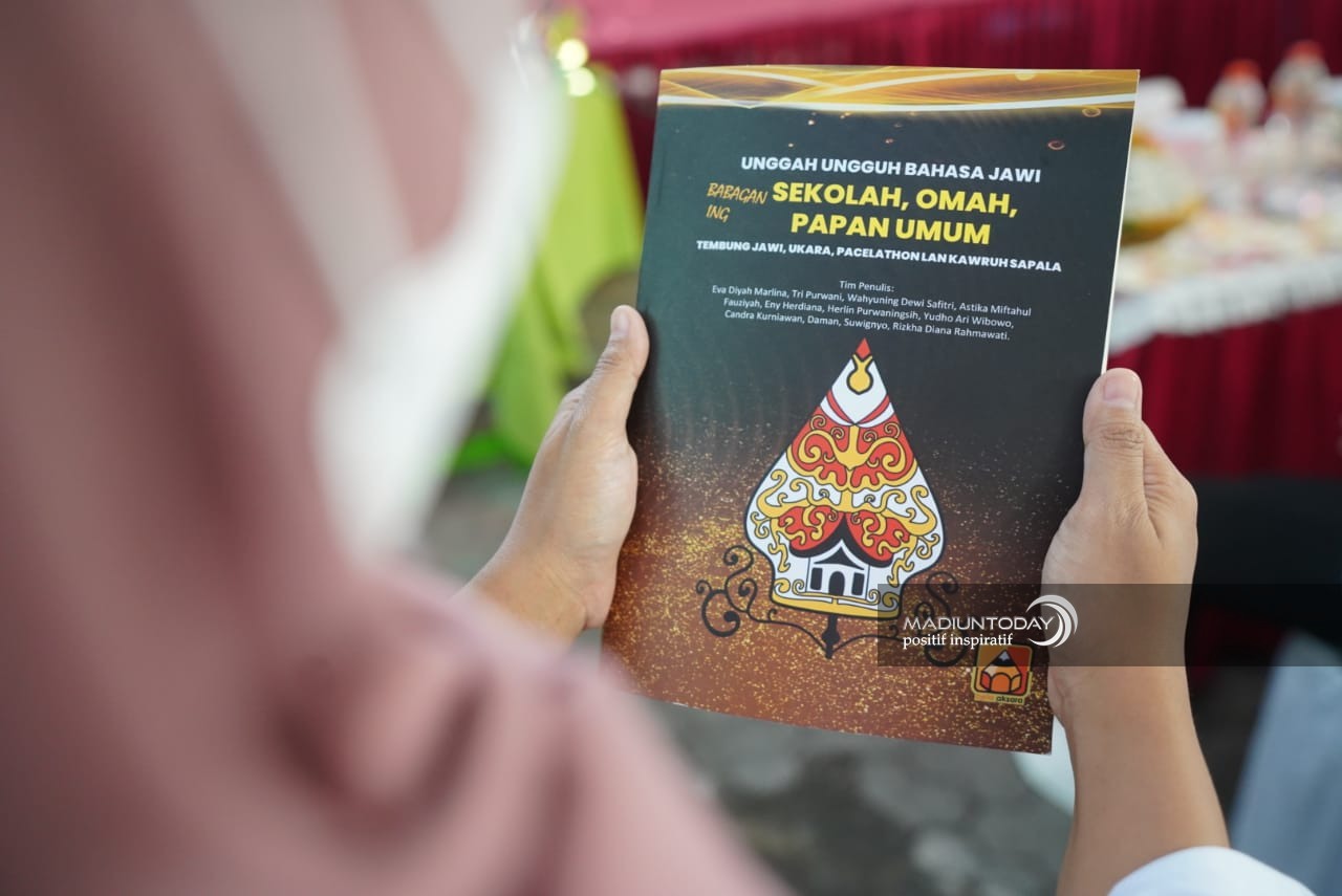 Foto 2 dari 12: Ajak Anak Lestarikan Kearifan Lokal, SDN 01 Kartoharjo Luncurkan Buku Bahasa dan Sopan Santun Bahasa Jawa