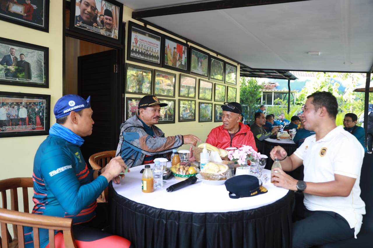 Foto 11 dari 16: Gowes Buka Event Jiwa Korsa BPSDMP PPI Madiun, Wali Kota Harap Masukan Untuk Pembangunan Kota