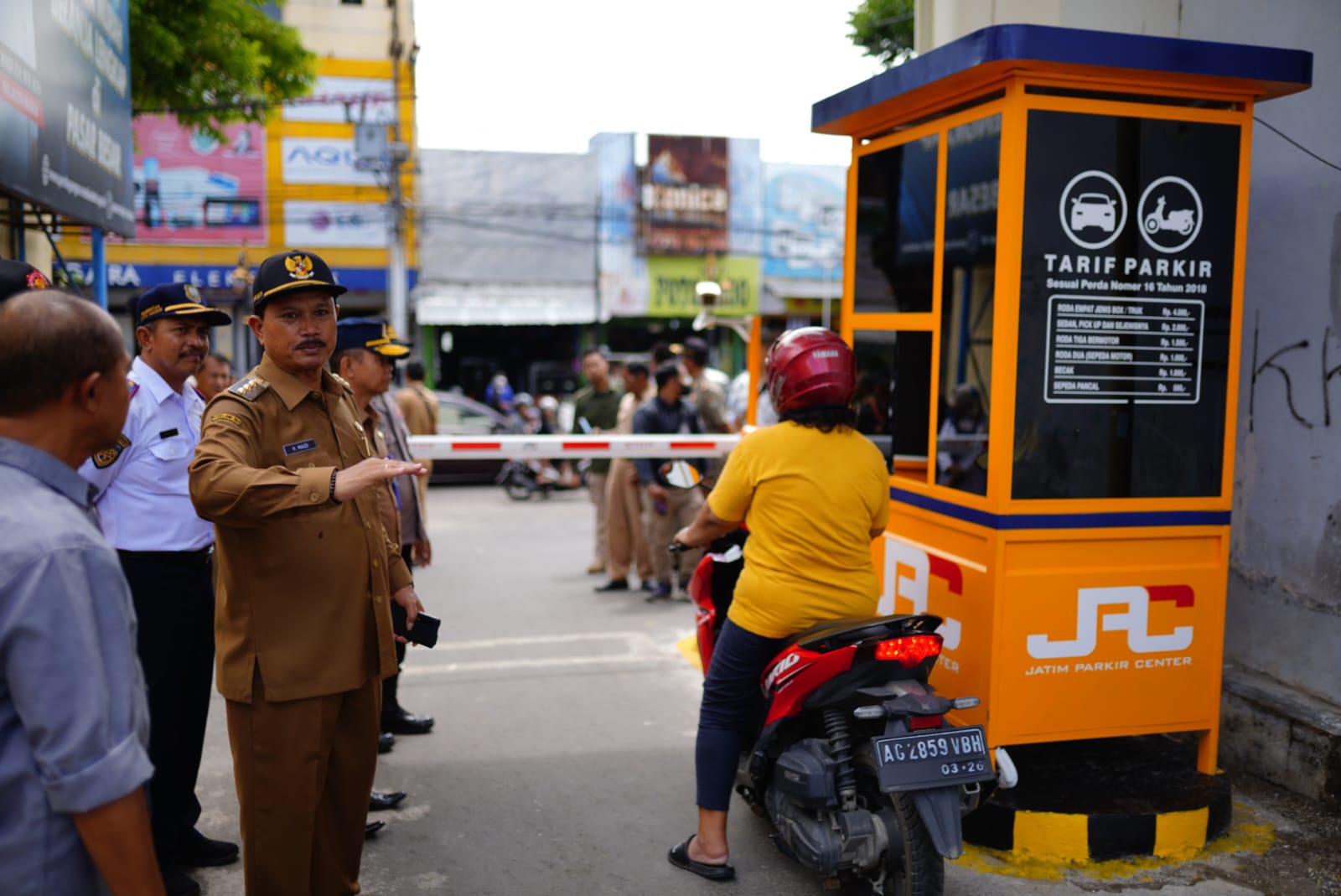 Foto 2 dari 8: Wali Kota Cek Portal Parkir Baru Di PBM