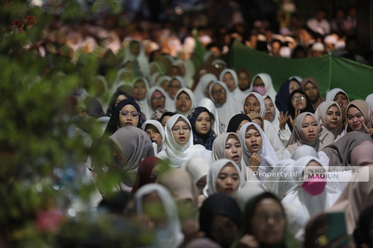 Foto 11 dari 16: Hadiri Peringatan Maulid Nabi Muhammad SAW, Wali Kota Ajak Masyarakat Tingkatkan Iman dan Taqwa