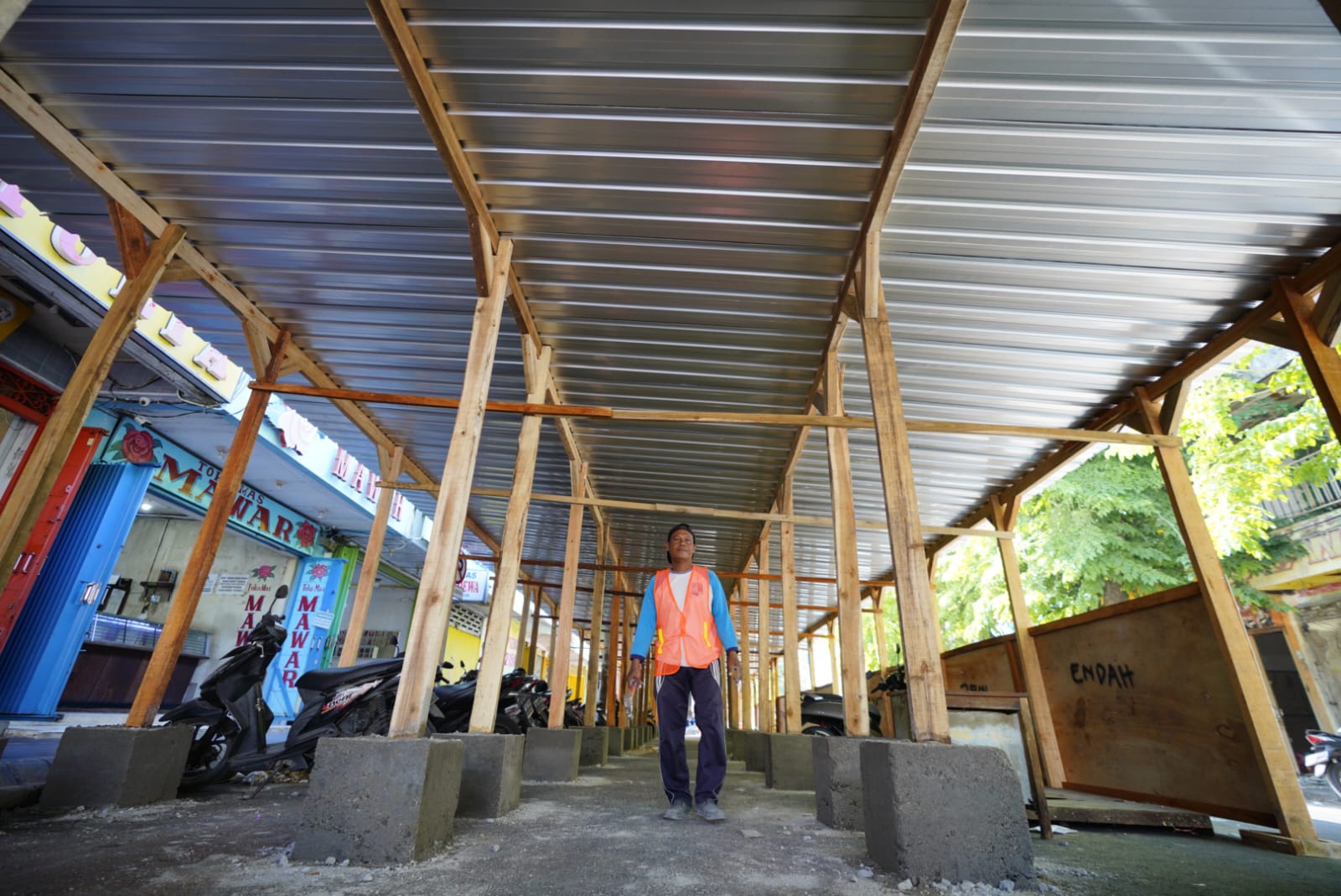 Foto 2 dari 4: Relokasi Pedagang Mulai Dilakukan, Pembangunan Pasar Kawak Ditarget Mulai Pekan Depan
