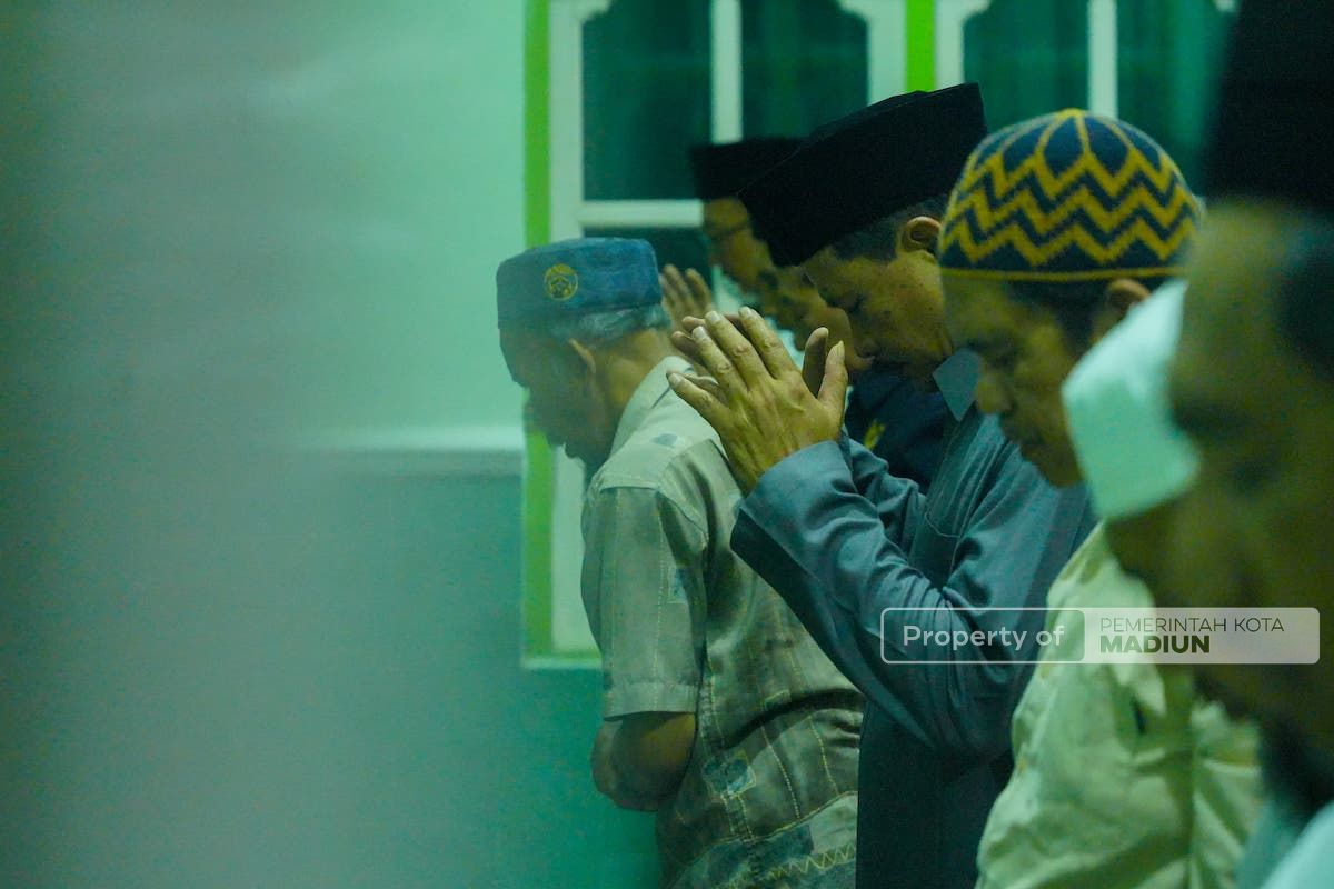 Foto 2 dari 8: Sambangi Warga Banjarejo, Wali Kota Gelar Isya Berjamaah Di Masjid Baiturrahim