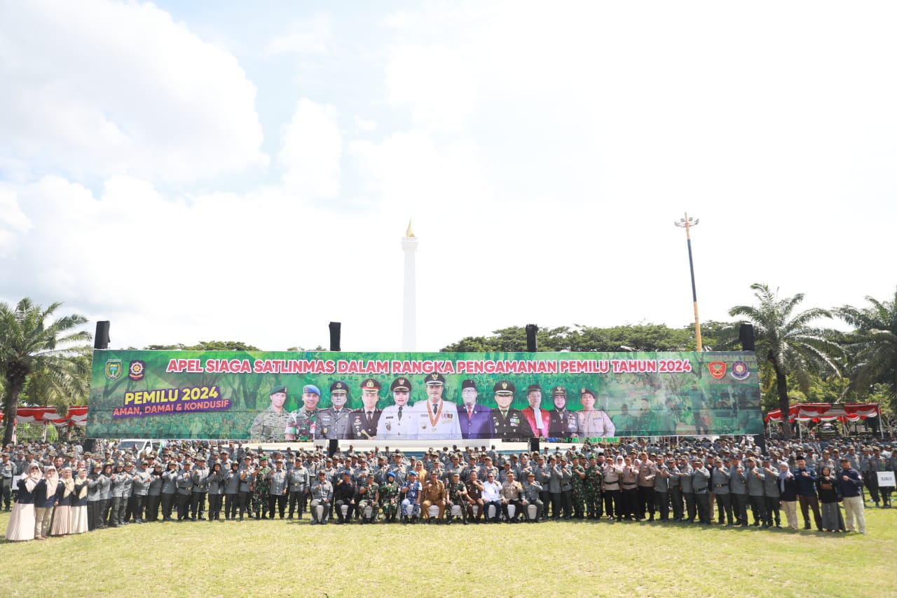Foto 8 dari 9: Pimpin Apel Siaga Satlinmas Pengamanan Pemilu, Wali Kota: Kota Kita Sudah Ready Semua
