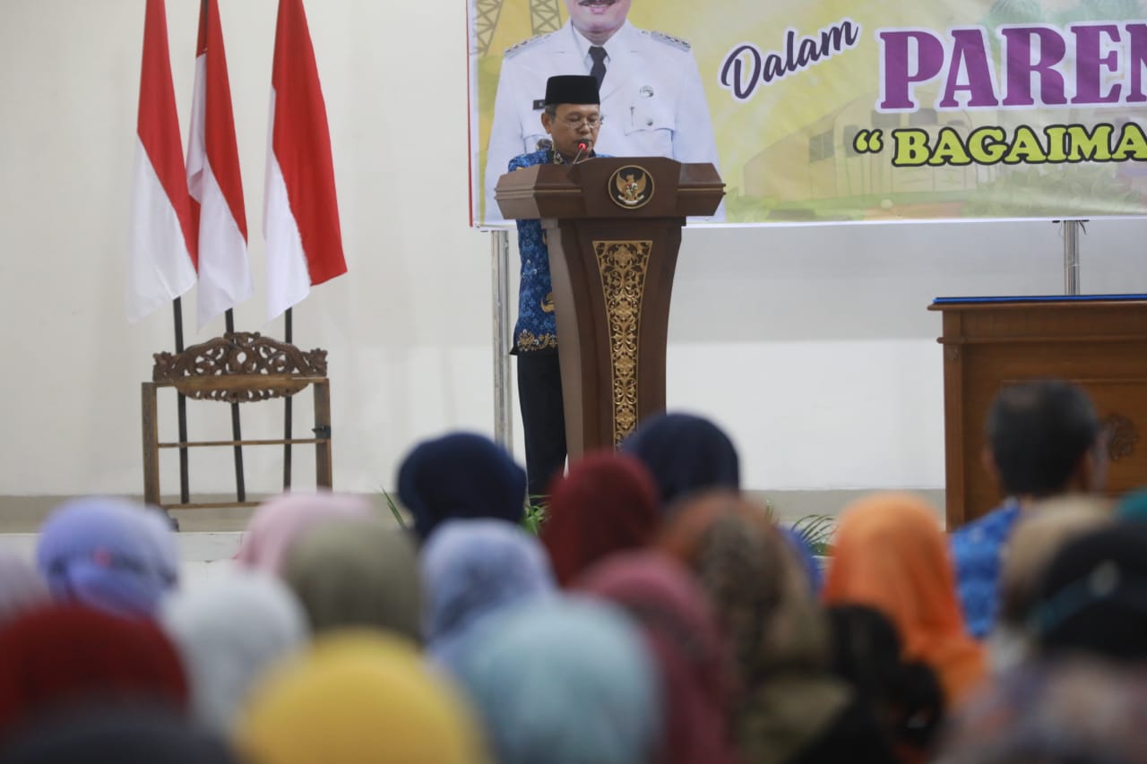 Foto 7 dari 12: Giat Parenting Bersama Wali Murid SMPN 12, Wali Kota Ingatkan Peran Orang Tua Menciptakan Generasi Emas 2045