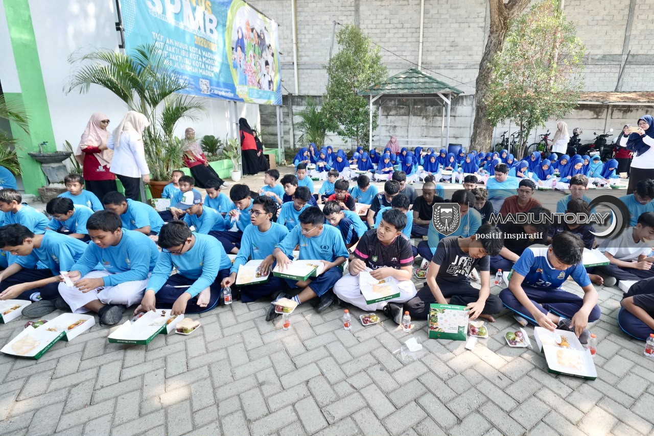 Foto 7 dari 7: Cegah Anemia, Puluhan Siswi di Kota Madiun Didorong Rutin Minum Tablet Tambah Darah