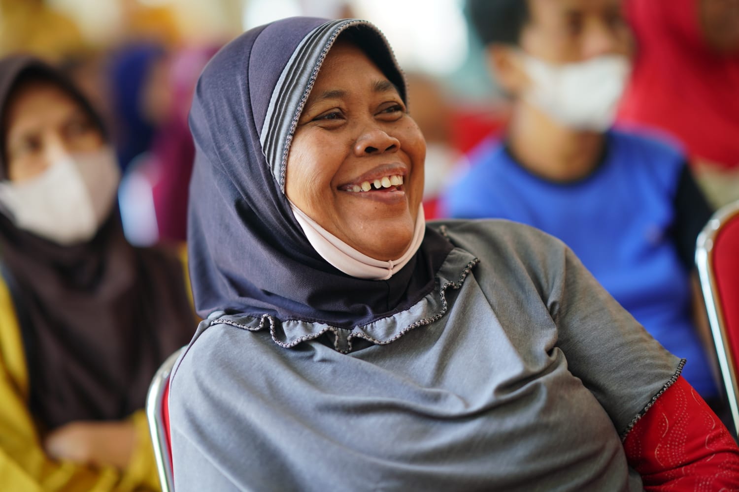 Foto 4 dari 10: Salurkan Bantuan DBHCHT, Wali Kota Harap Bermanfaat Bagi Penerima