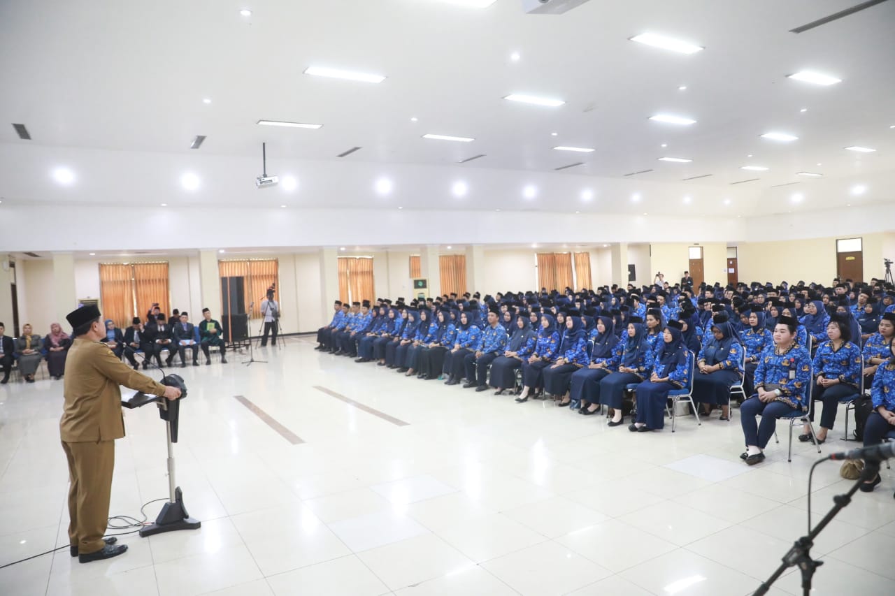 Foto 15 dari 16: Pengambilan Sumpah Jabatan dan Pelantikan PPPK, Wali Kota Dr. Maidi: Apa yang Diucapkan Harus Dijalankan
