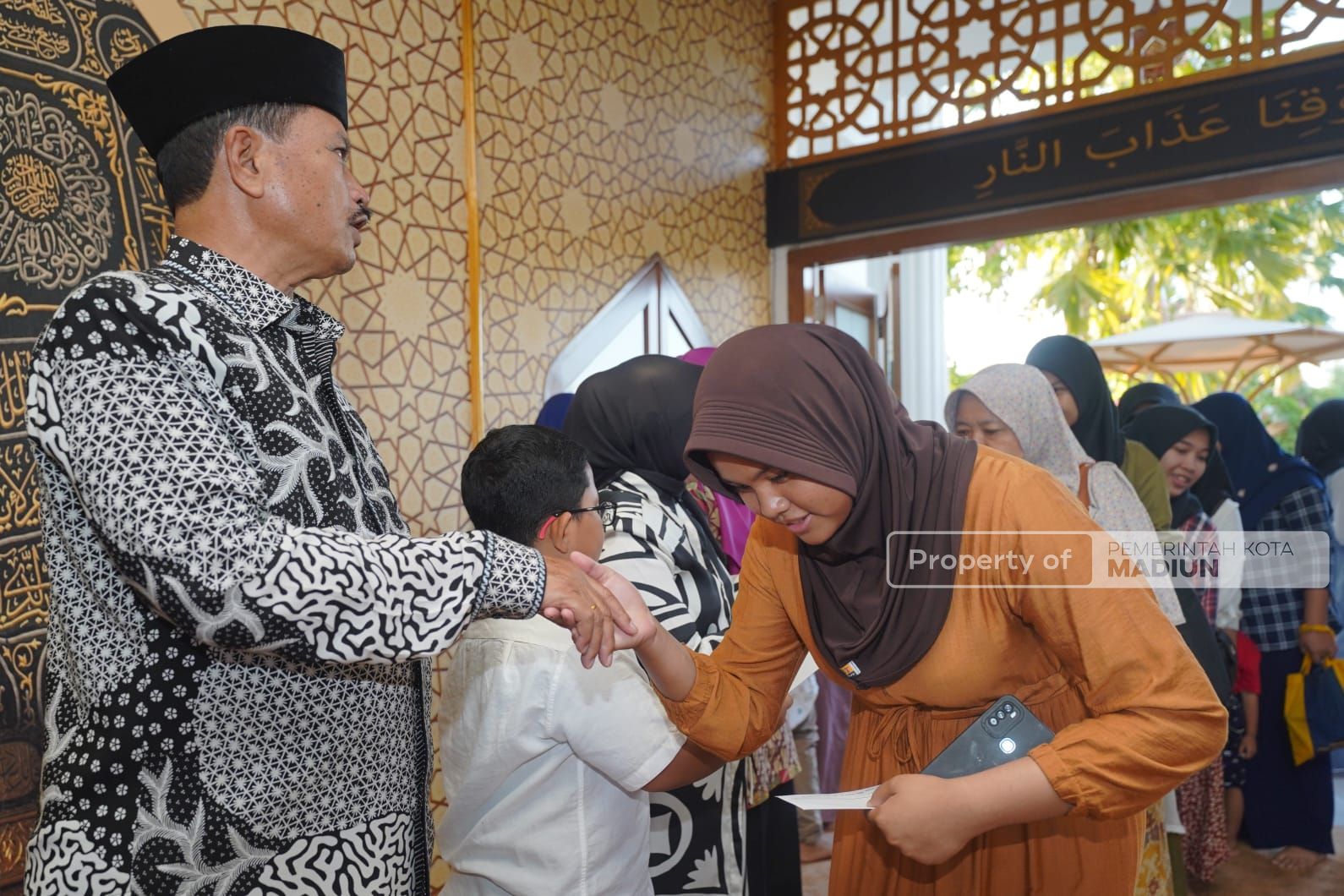Foto 6 dari 9: Santuni Anak Yatim Piatu, Wali Kota Harap Beri Manfaat Bagi Kehidupan