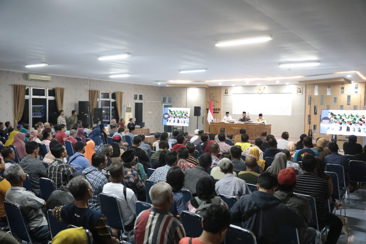 Foto 2 dari 12: Audiensi dengan Pedagang Pasar, Wali Kota Beri Banyak Diskon Kepada Pedagang