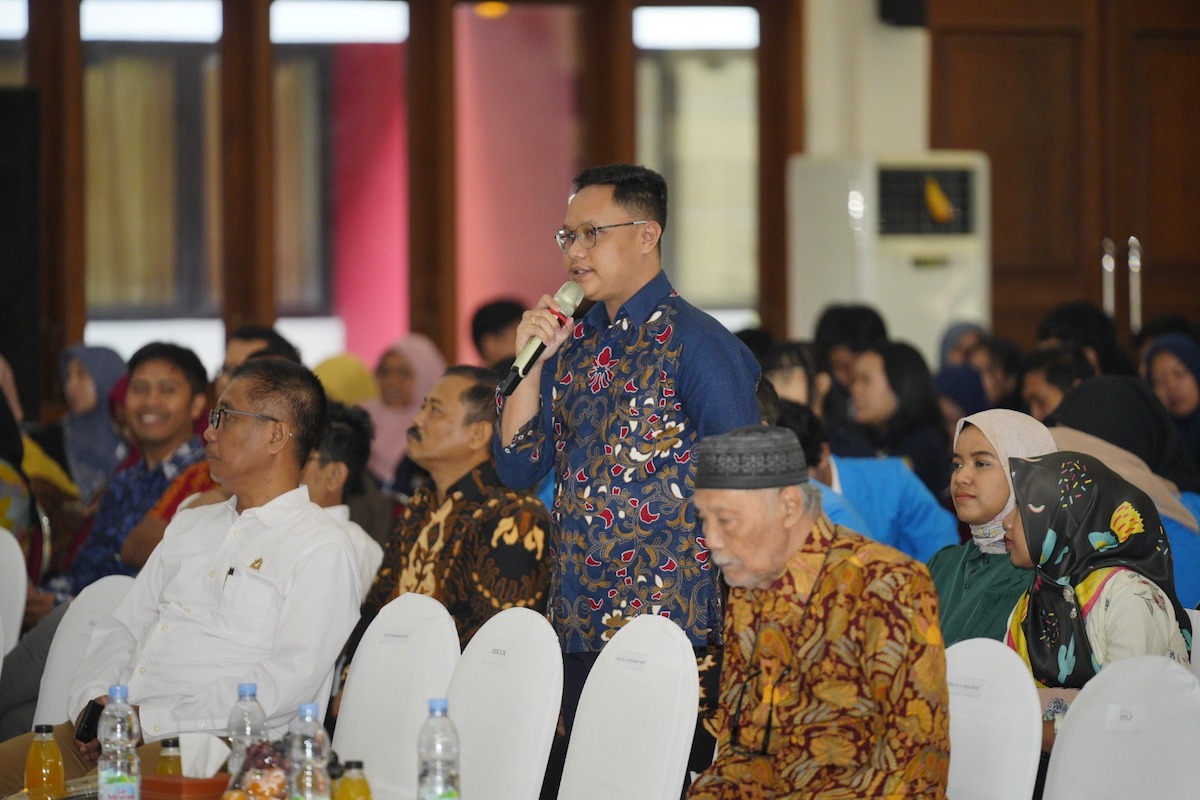 Foto 7 dari 8: Jadi Pembicara Di Unipma, Wali Kota : Anak Muda Harus Banyak Pengalaman