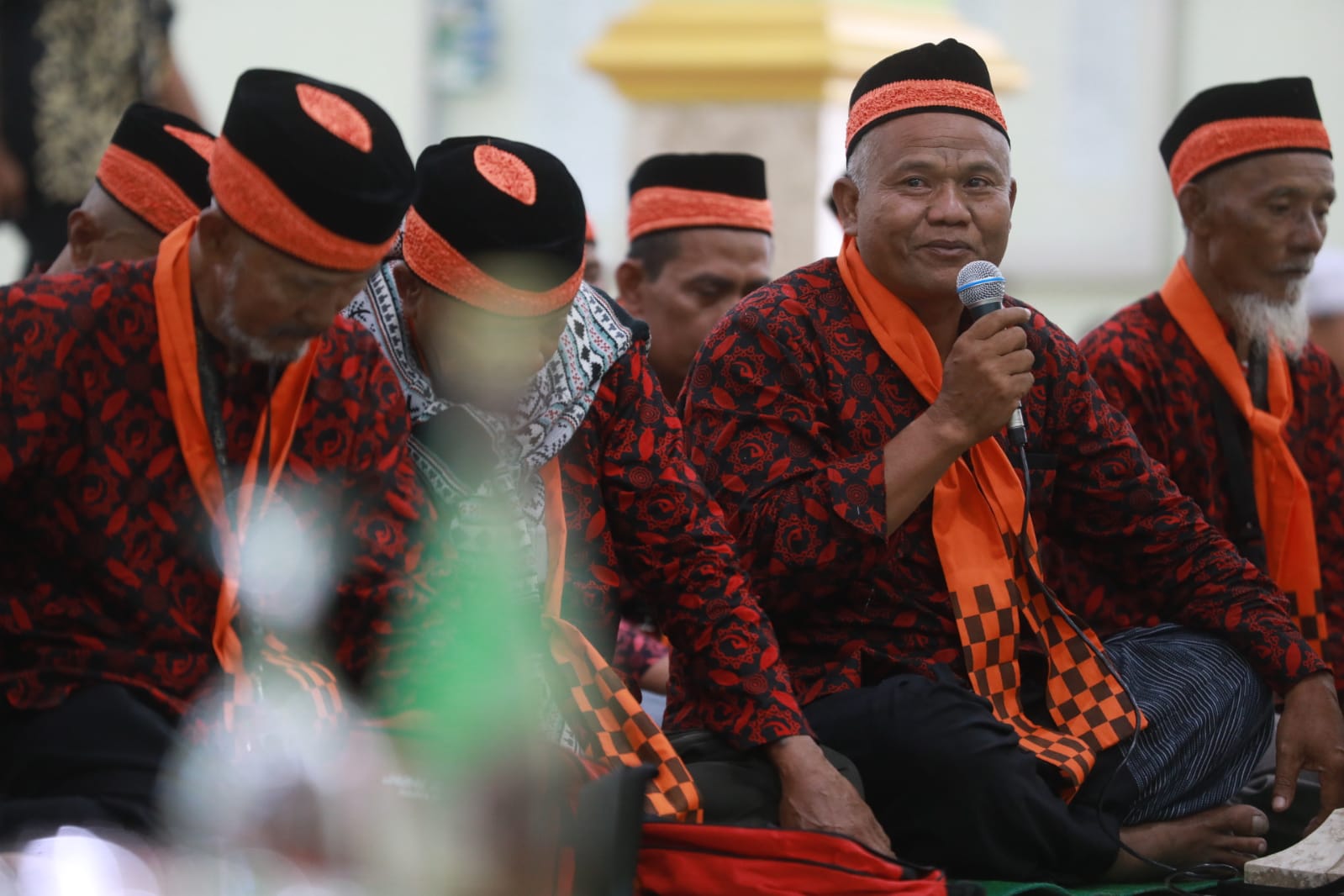 Foto 3 dari 13: Sambut Jamaah Umroh di Masjid Baitul Hakim, Wali Kota Dr.Maidi Pesan Selalu Tanam Kebaikan