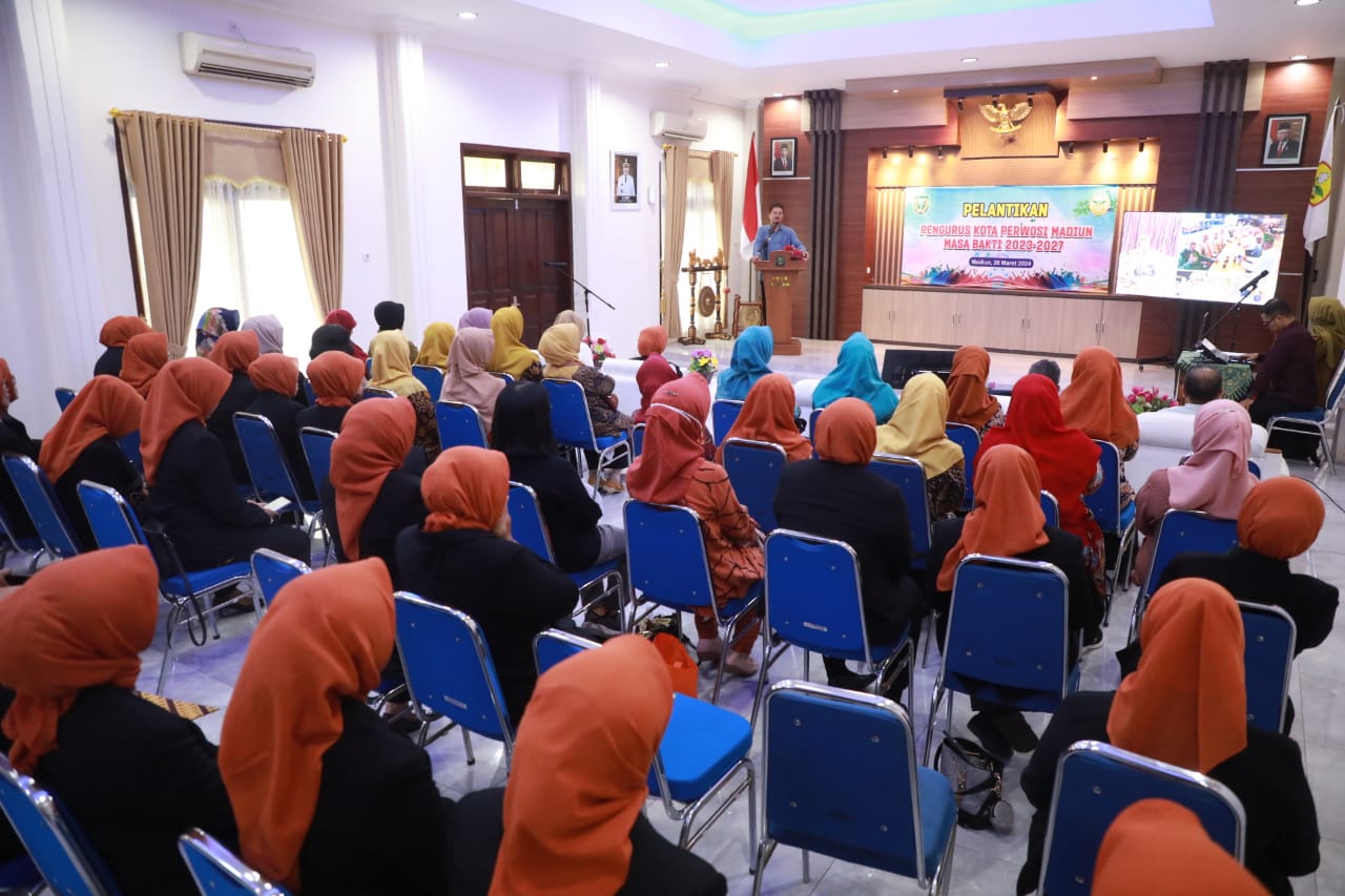 Foto 4 dari 13: Lantik Kepengurusan Perwosi Masa Bakti 2023-2027, Wali Kota Harap Peran Perwosi dalam Kemajuan Kota