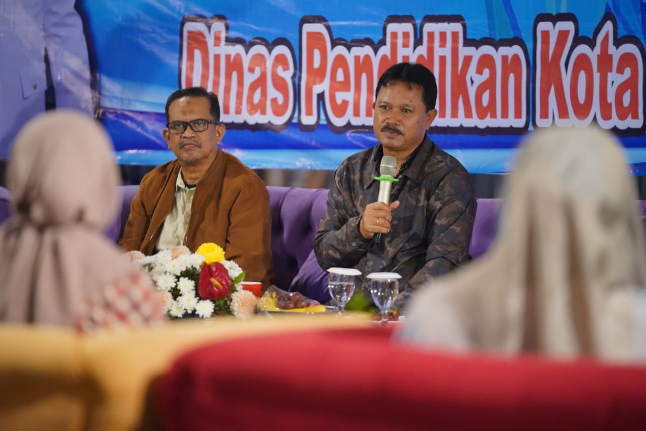 Jadi Narasumber Capacity Building Dindik, Wali Kota : Dindik Harus Jadi Contoh