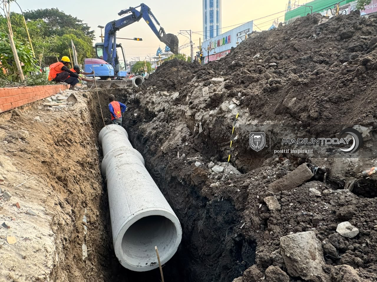 Perbaikan Trotoar dan Saluran Alun-alun Ditarget Rampung Sebelum Akhir Tahun