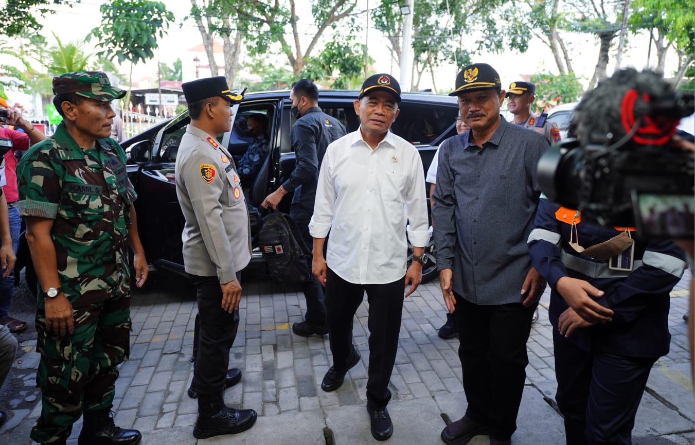 Foto 2 dari 10: Dampingi Menko PMK Tinjau Stasiun Kereta Api, Wali Kota: Ada Banyak Manfaat dari Kunjungan Pejabat Pusat