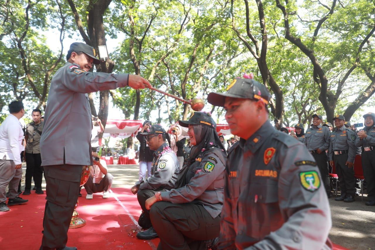 Foto 9 dari 15: Hadiri Bimtek Kesiapsiagaan Pemilu, Wali Kota : Satlinmas Ujung Paling Depan Masyarakat