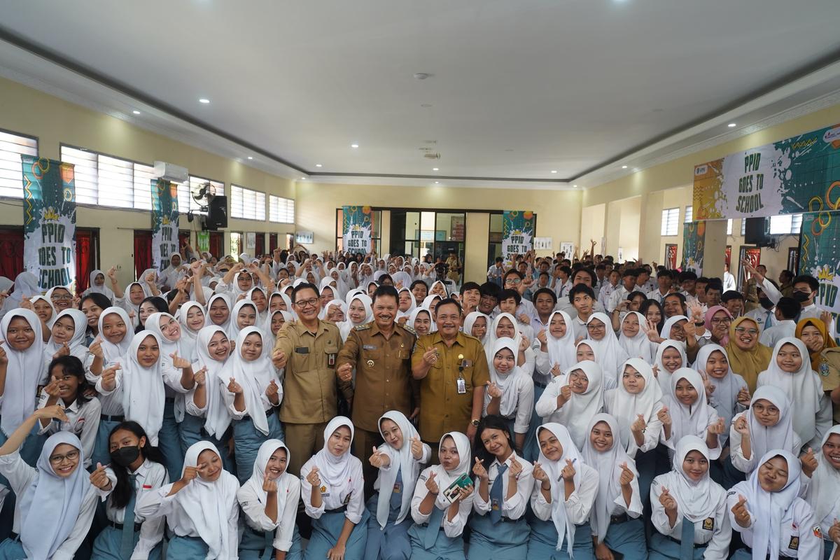 Foto utama berita: Hadiri PPID Goes To School, Wali Kota Beri Semangat Dan Tantangan Untuk Generasi Muda