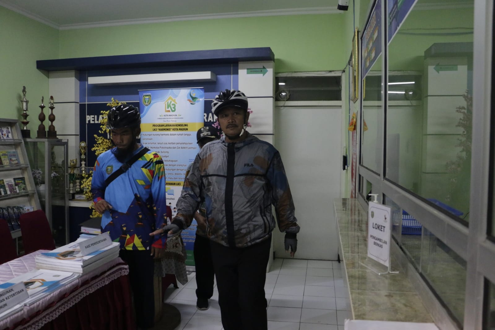 Foto 3 dari 6: Pastikan Kesiapan Kunjungan Lapang Lomba Kelurahan Terbaik, Wali Kota Cek Sembari Gowes