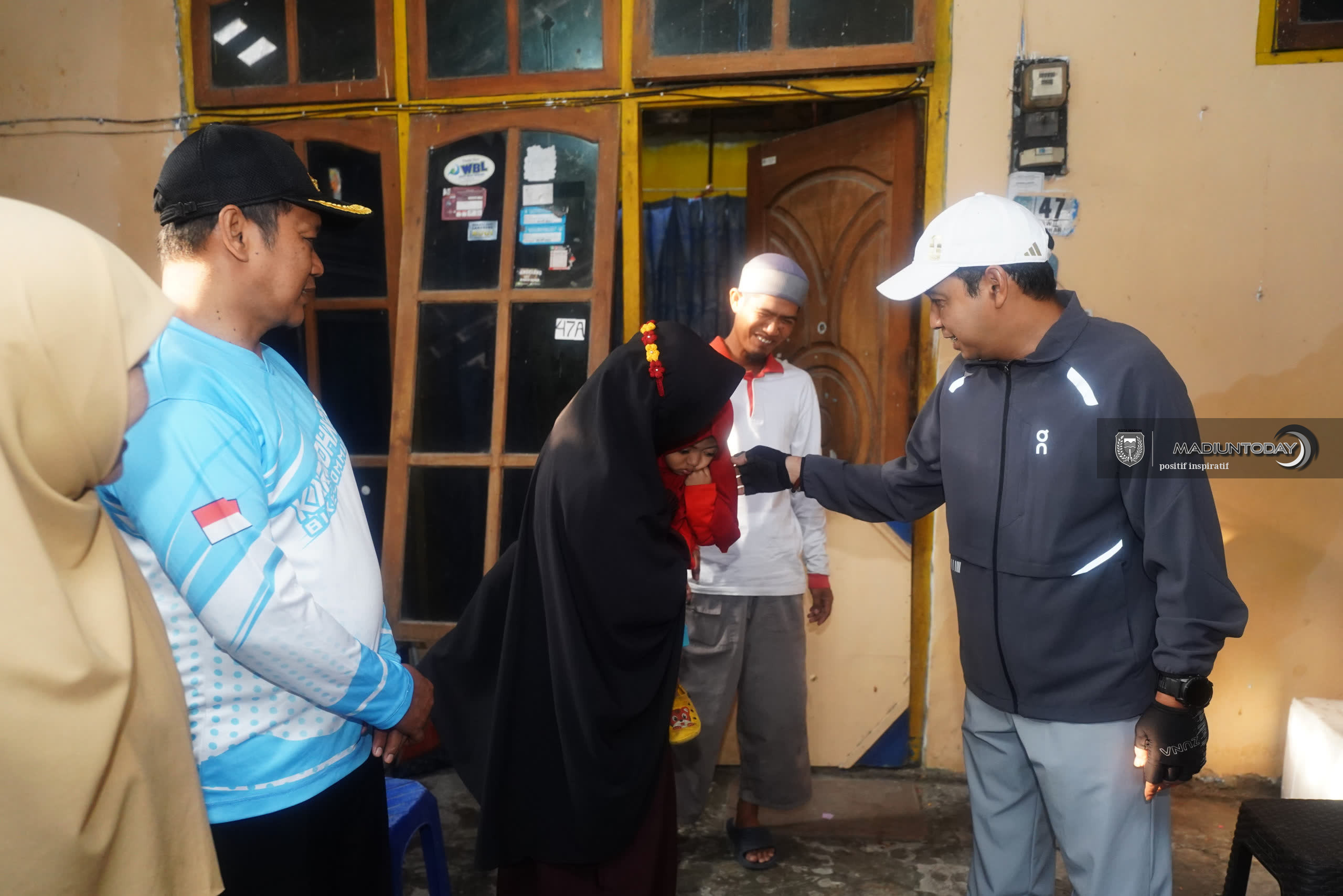 Foto 7 dari 20: Tak Hanya Dialog Malam Hari, Giat WBR Kini Dimulai Keliling Beri Solusi Langsung di Lokasi