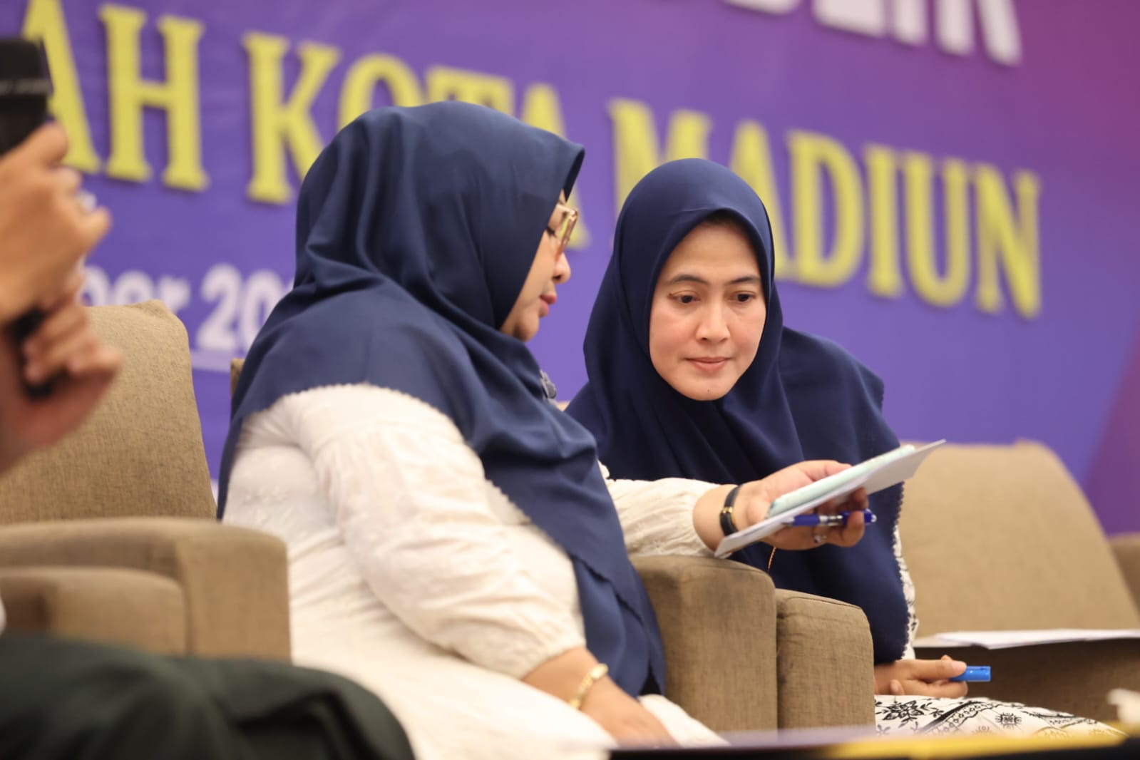 Foto 3 dari 9: Buka Forum Konsultasi Publik Setda Kota Madiun, Sekda: Jangan Hanya Seremonial Belaka