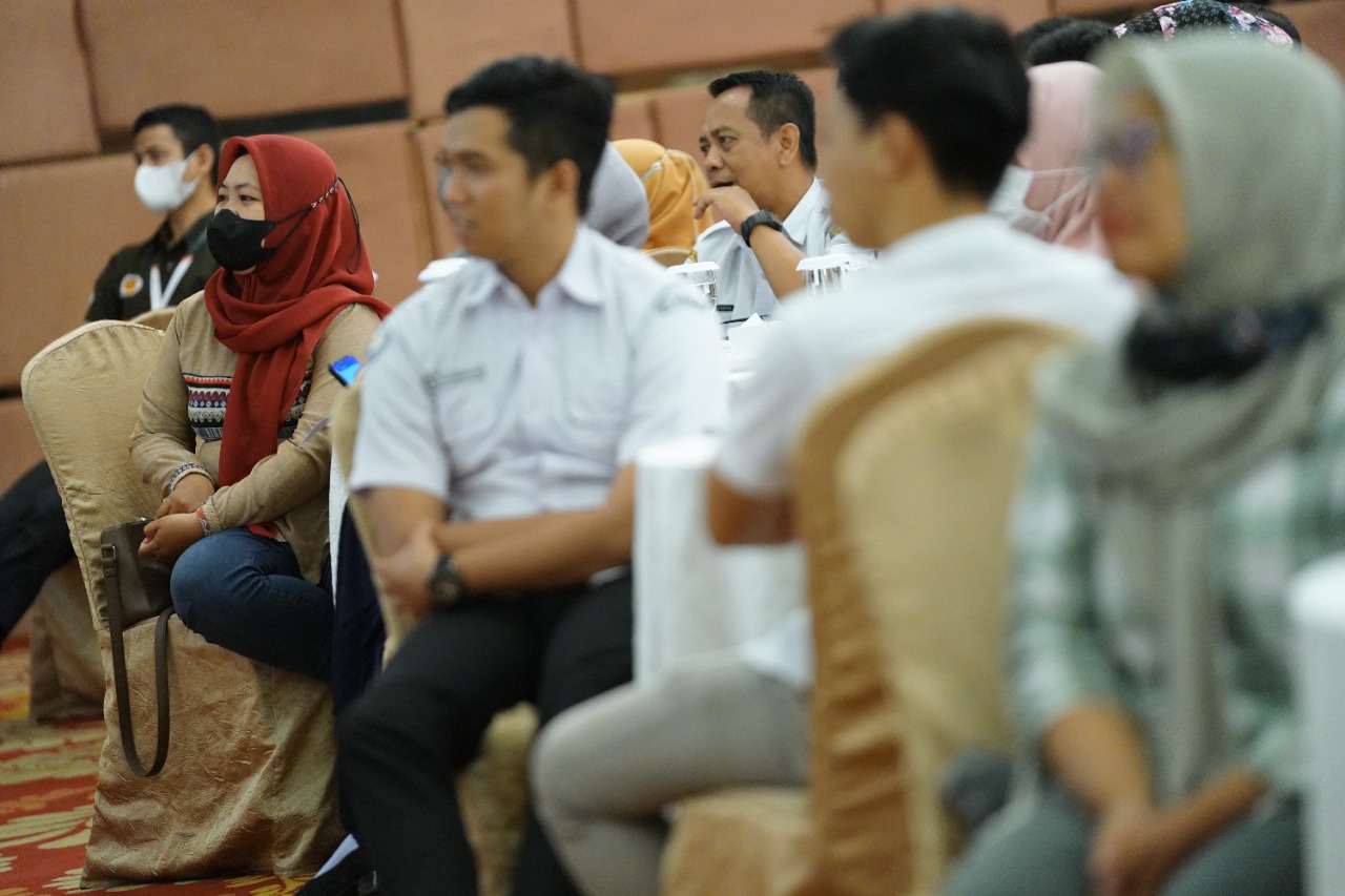 Foto 9 dari 10: Beri Pemahaman Terhadap Pelaku Usaha, Pemkot Gelar Sosialisasi Implementasi Pengawasan Perizinan Berusaha