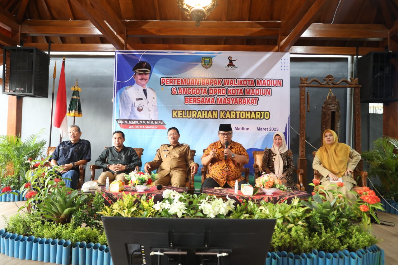 Foto 5 dari 11: Sambang Warga di Dua Kelurahan, Wali Kota Pesan Jaga Kesehatan Selama Bulan Ramadan