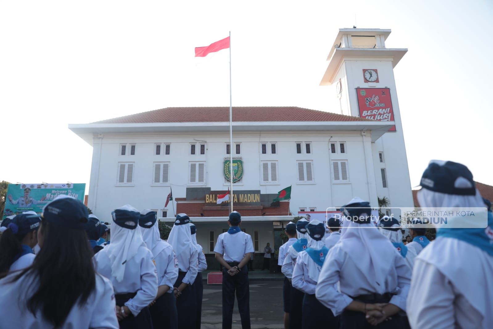 Foto 3 dari 12: Pimpin Apel HUT PMI ke-78, Wali Kota Kukuhkan 30 Sukarelawan PMI dan Beri Penghargaan ke Pendonor Terbanyak