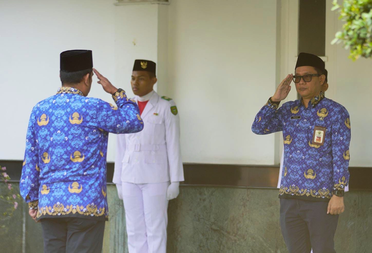Foto 9 dari 9: Pimpin Upacara Harkitnas, Sekda Sampaikan Amanat Menkominfo