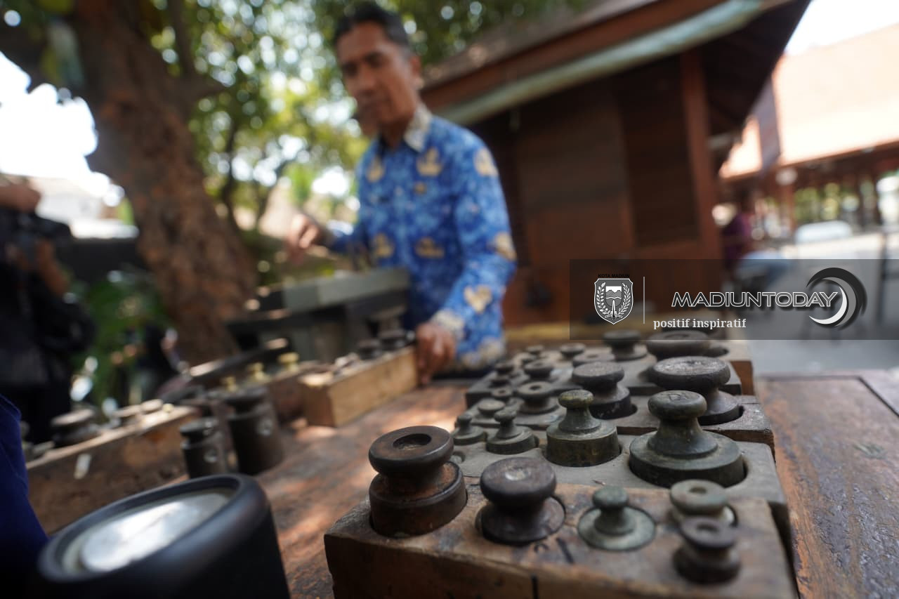 Foto 4 dari 19: Dari Posyandu hingga Pedagang, Layanan Tera Ulang Hadir di Kelurahan Pastikan Timbangan Akurat