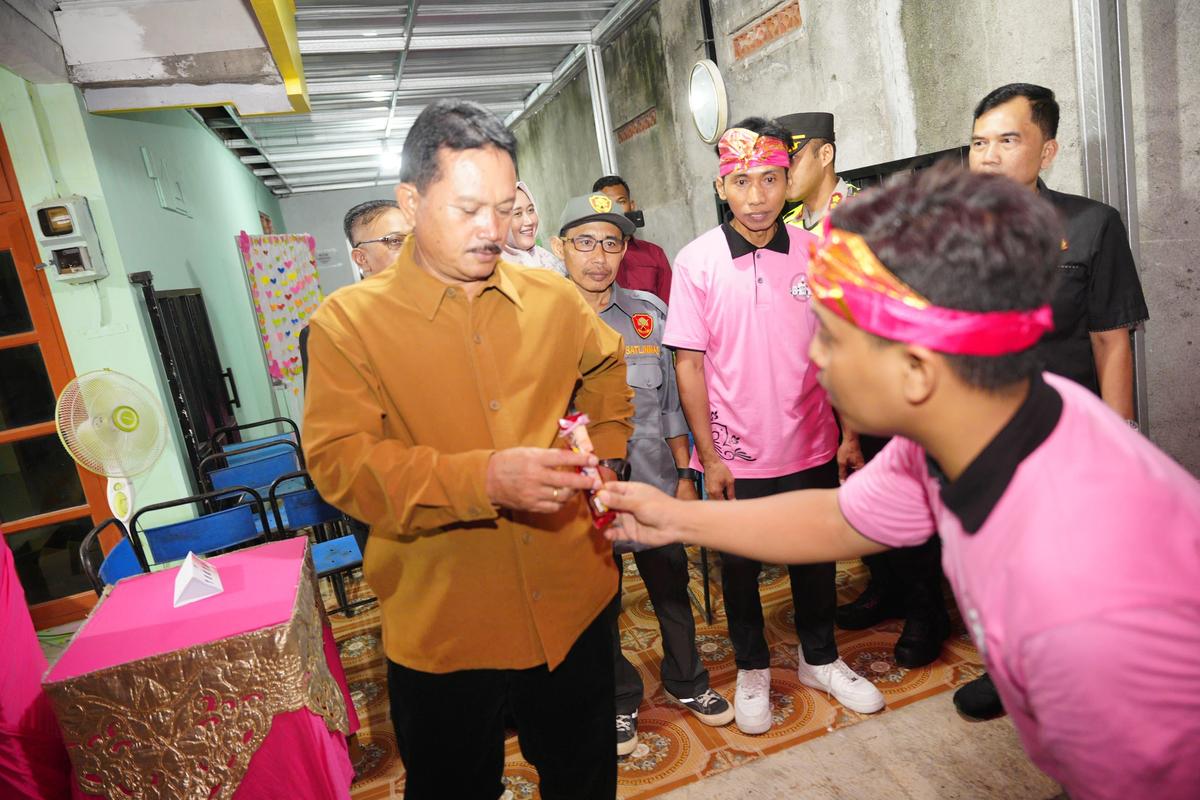 Foto 6 dari 10: Tinjau Kesiapan TPS, Wali Kota Bersama Forkopimda Gelar Pemantauan Langsung