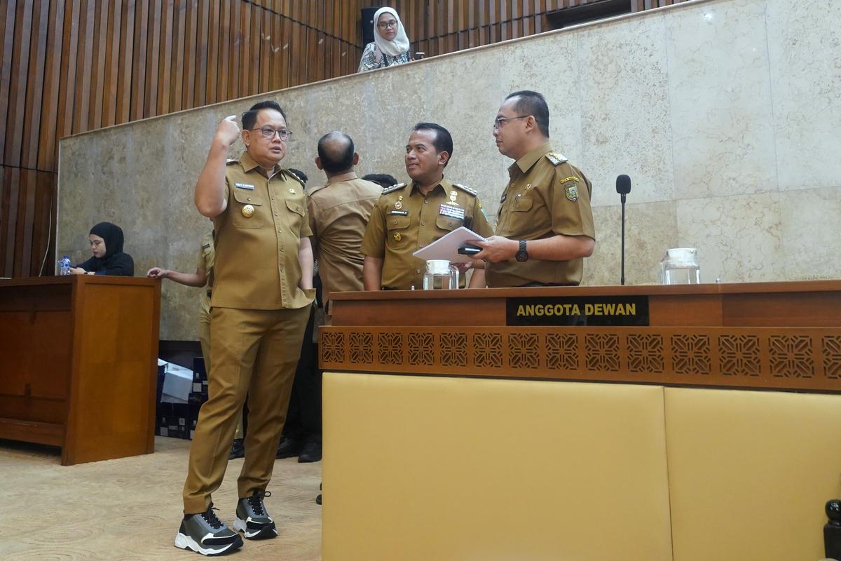 Foto 14 dari 14: Pj Wali Kota Ikuti Rapat Kerja dan RDP Bersama Komisi II DPR RI, Bahas Persiapan dan Kesiapan Pilkada